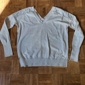 💥3for$15💥 Gap Vneck Knit Sweater Jewel detail on shoulders XS